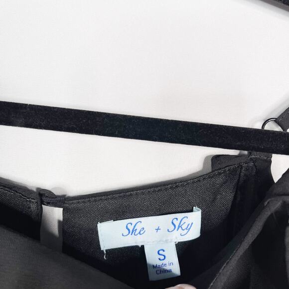 She + Sky Small S Black Ruffled Cold Shoulder Romper Scoop Neck Keyhole - Picture 8 of 10